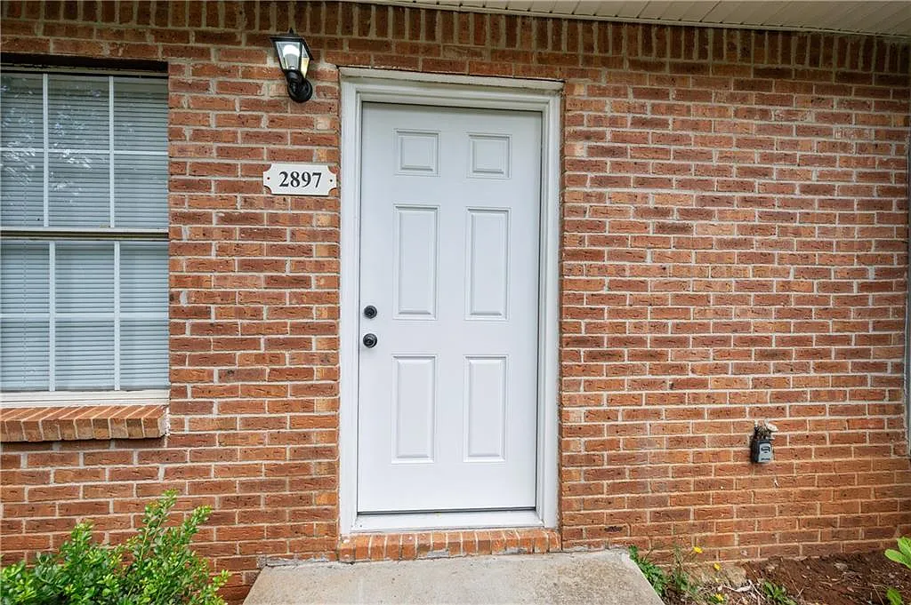 2 bed, 1.5 bath, 1000 sqft, $1,350 — Photo 1
