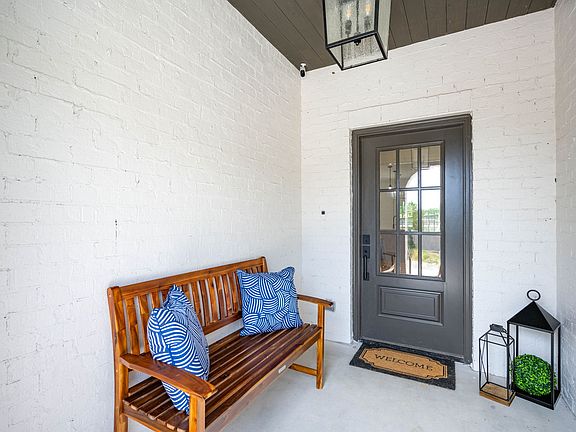5th image of 1047 Amelia Ct