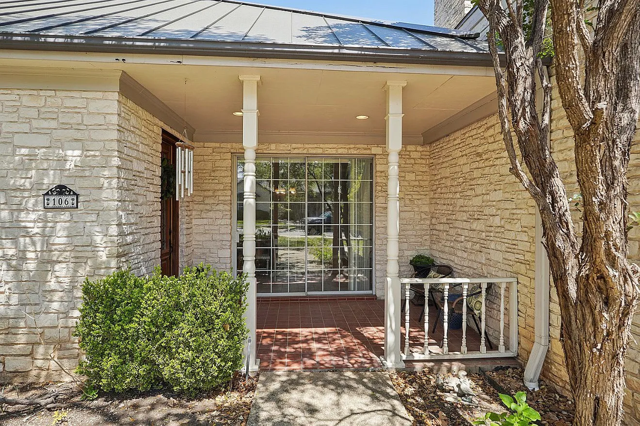 3 bed, 2520 sqft, $2,600 — Photo 1