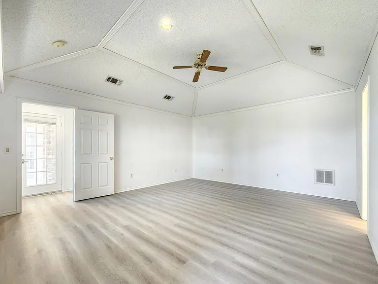 7397 FM 1377 — Photo 10