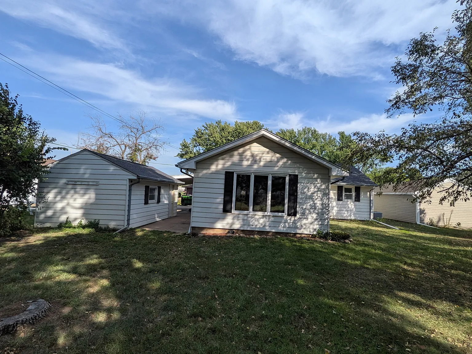 3 bed, 1392 sqft, $1,500 — Photo 2