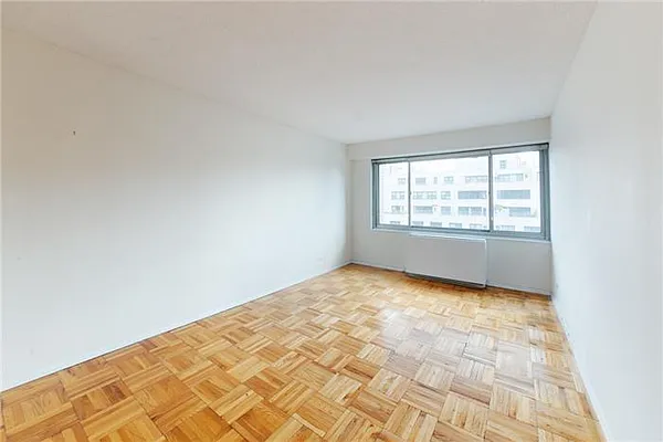 Sold by Maxwell Jacobs | media 7