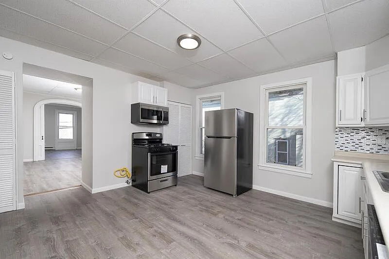 3 bed, 1.0 bath, 1100 sqft, $1,345 — Photo 1