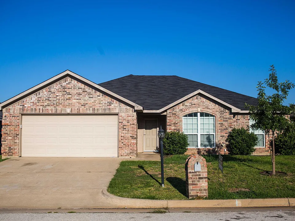 354 Maggie Cir