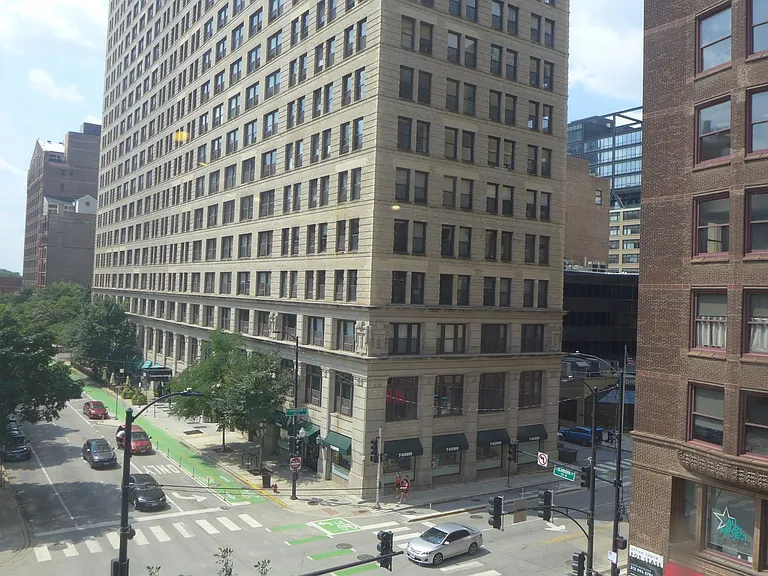 537 S Dearborn Terminals Building — Photo 17