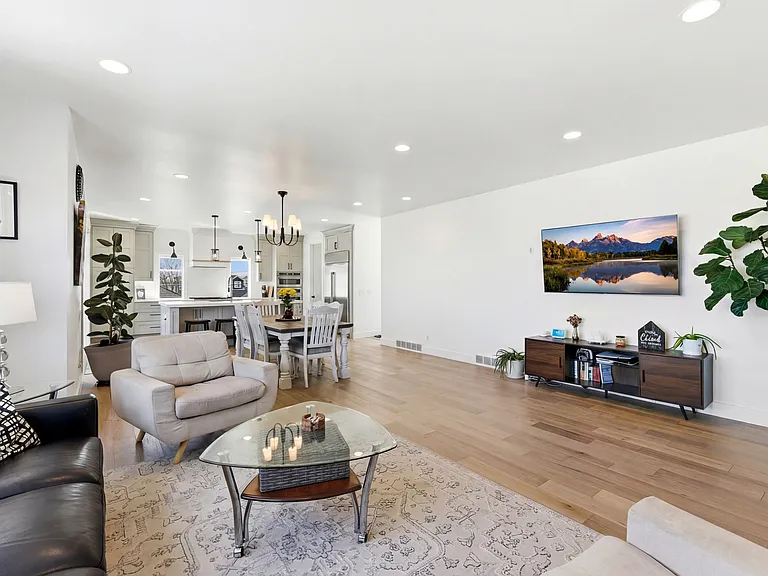 11716 S Meeks Ct — Photo 37