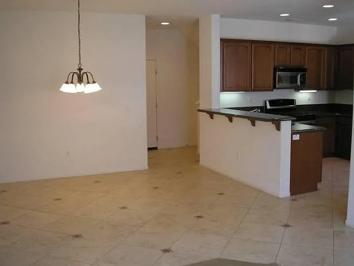 315 Dolphin Ln #3 — Photo 4