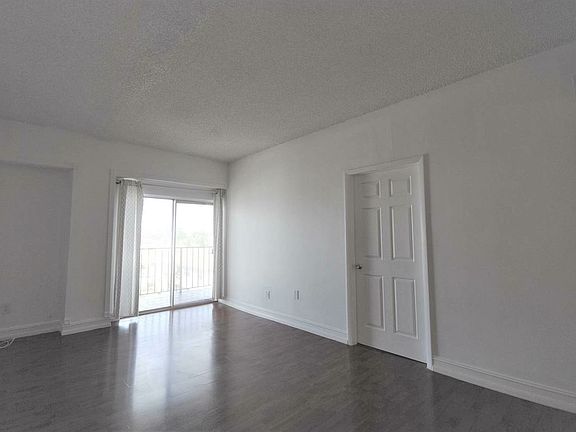 3rd image of 1289 Marseille Dr #44