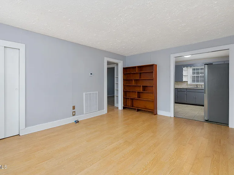 11 Birch St — Photo 8