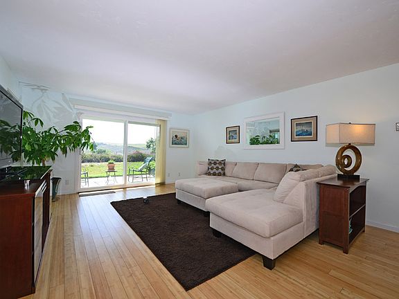 3rd image of 3661 Bartlett Ave