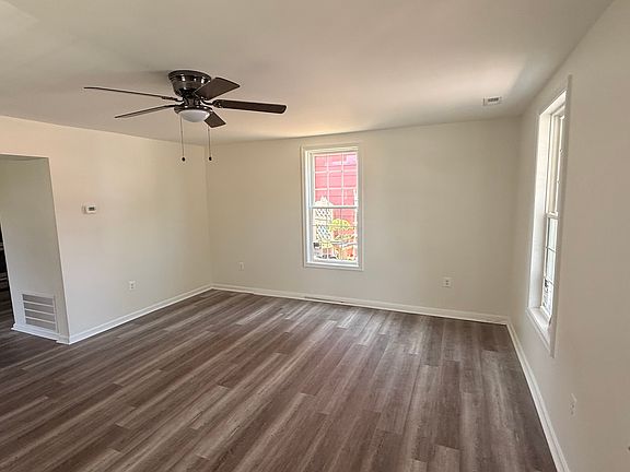 2nd image of 622 Linden Ln