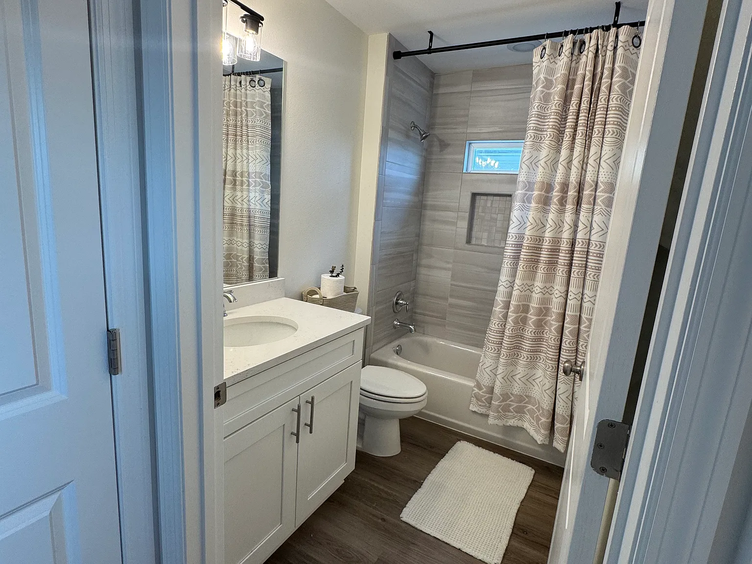 3 bed, 2.5 bath, 1280 sqft, $2,380 — Photo 3