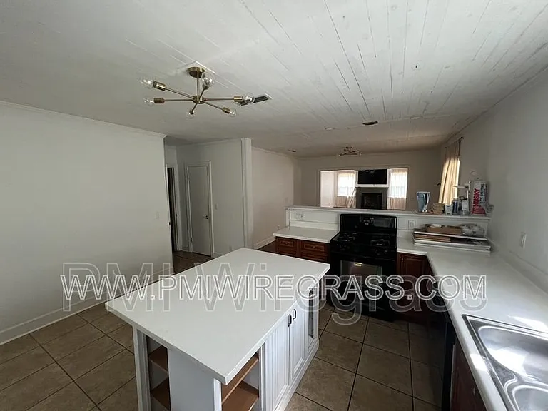 106 Highland Dr — Photo 5