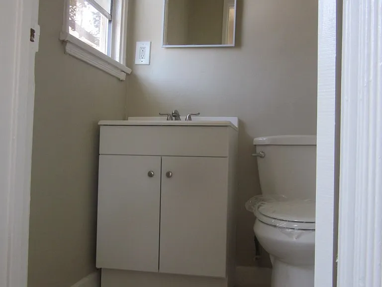 338 N New Hampshire Ave — Photo 2