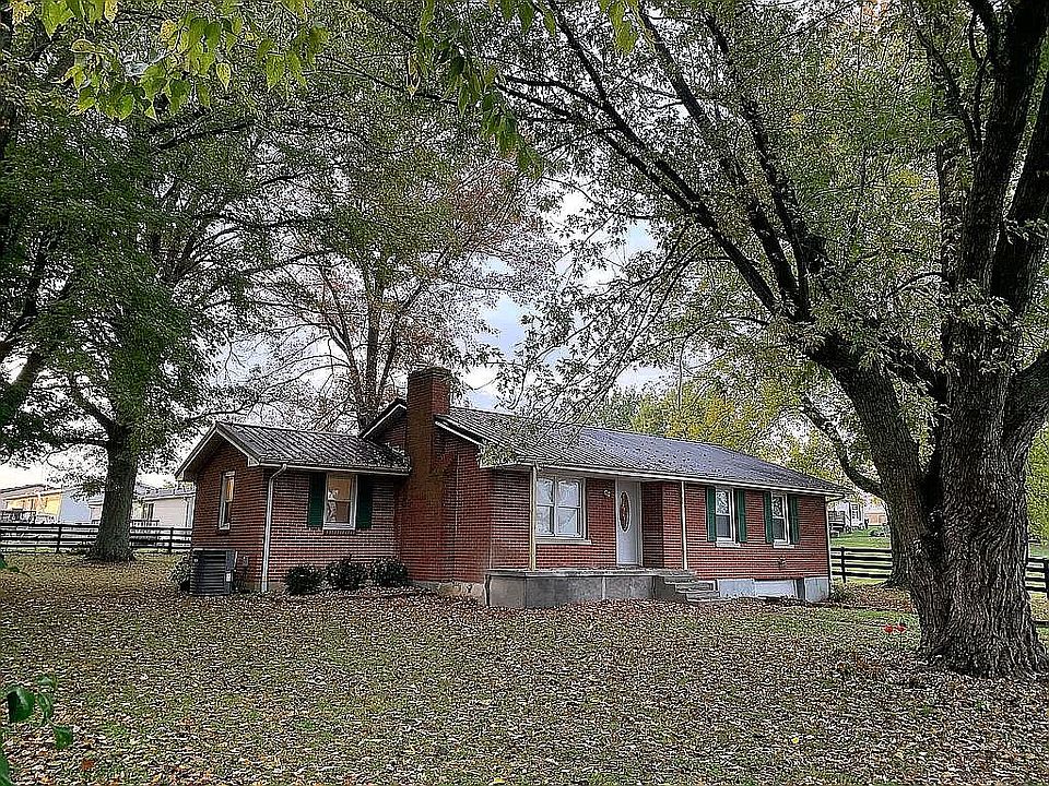 1st image of 215 Woodland Ln