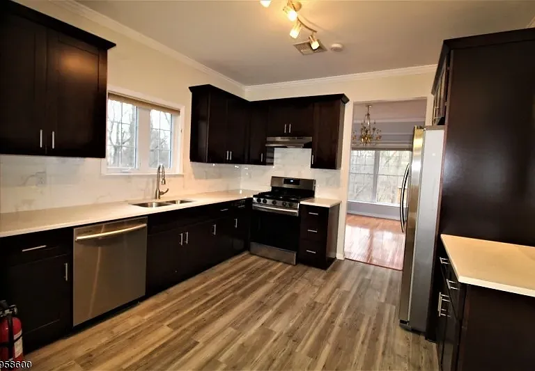 53 Hendrickson Dr — Photo 9