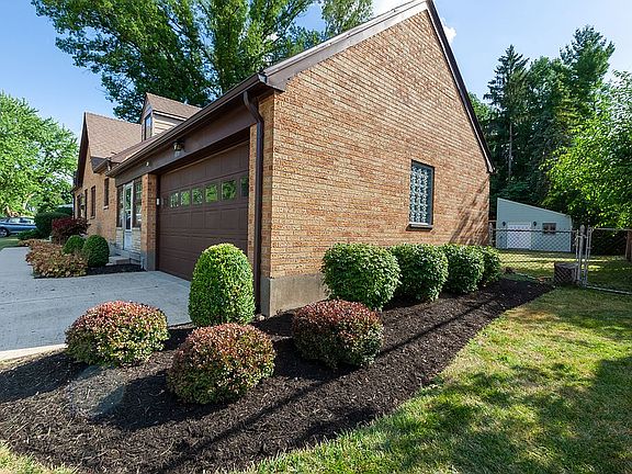 3rd image of 3805 Strathmoor Dr