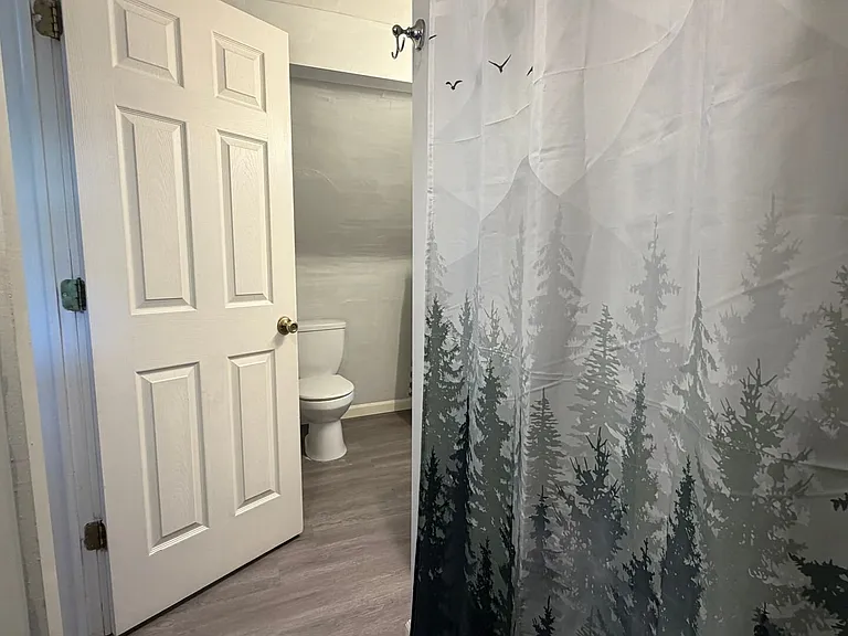 810 E Division St — Photo 19