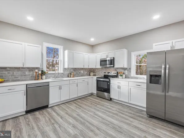 806 Forest Rd, Baltimore, MD 21239