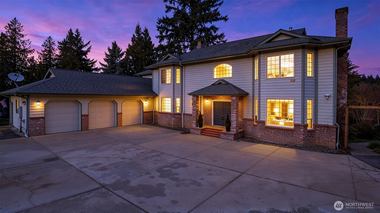 18432 W Lake Desire Drive SE photo 1