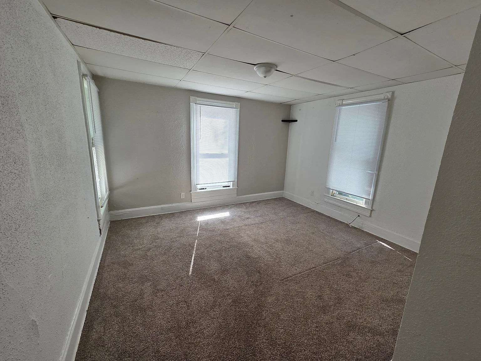 2 bed, 1.0 bath, 900 sqft, $900 — Photo 3