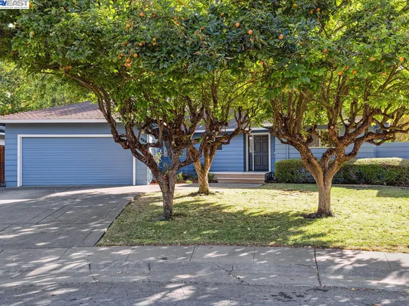 322 Mills Dr, Davis, CA 95616