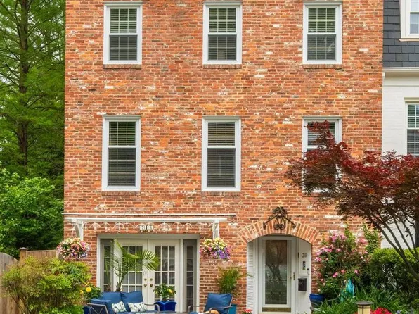 218 James Thurber Ct, Falls Church, VA 22046