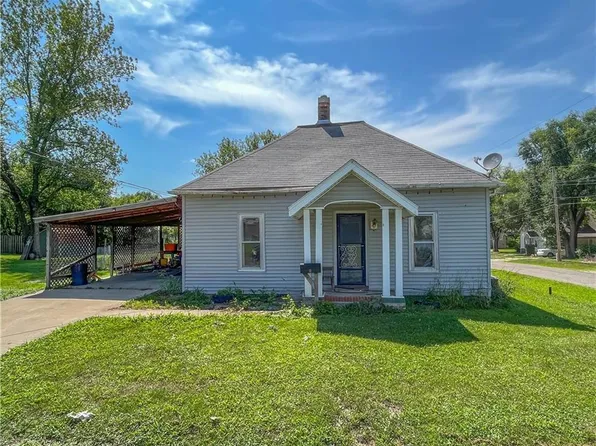 1923 Oak St, Trenton, MO 64683