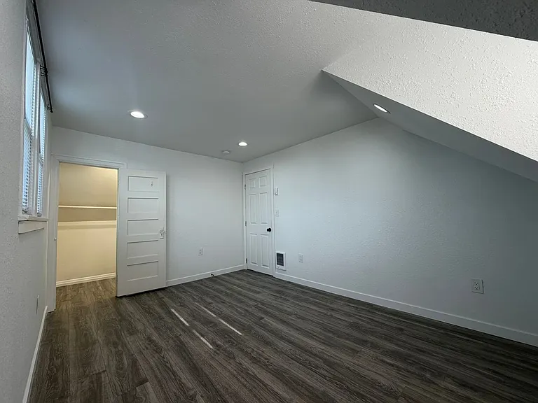 2222 Summit 4-Unit — Photo 11