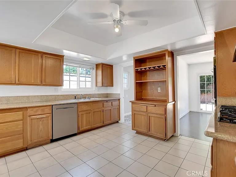 1015 E Walnut Ave — Photo 16