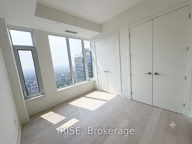 11 Yorkville Ave #5909 — Photo 12