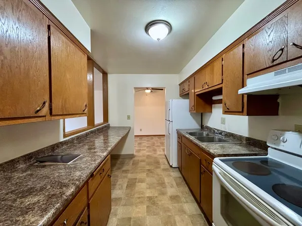Halsted Park Apartments and Townhomes