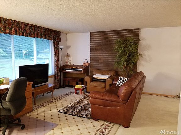 5th image of 805 135th St E