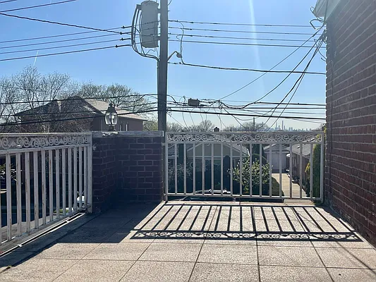 Rented by Amorelli Realty | media 3