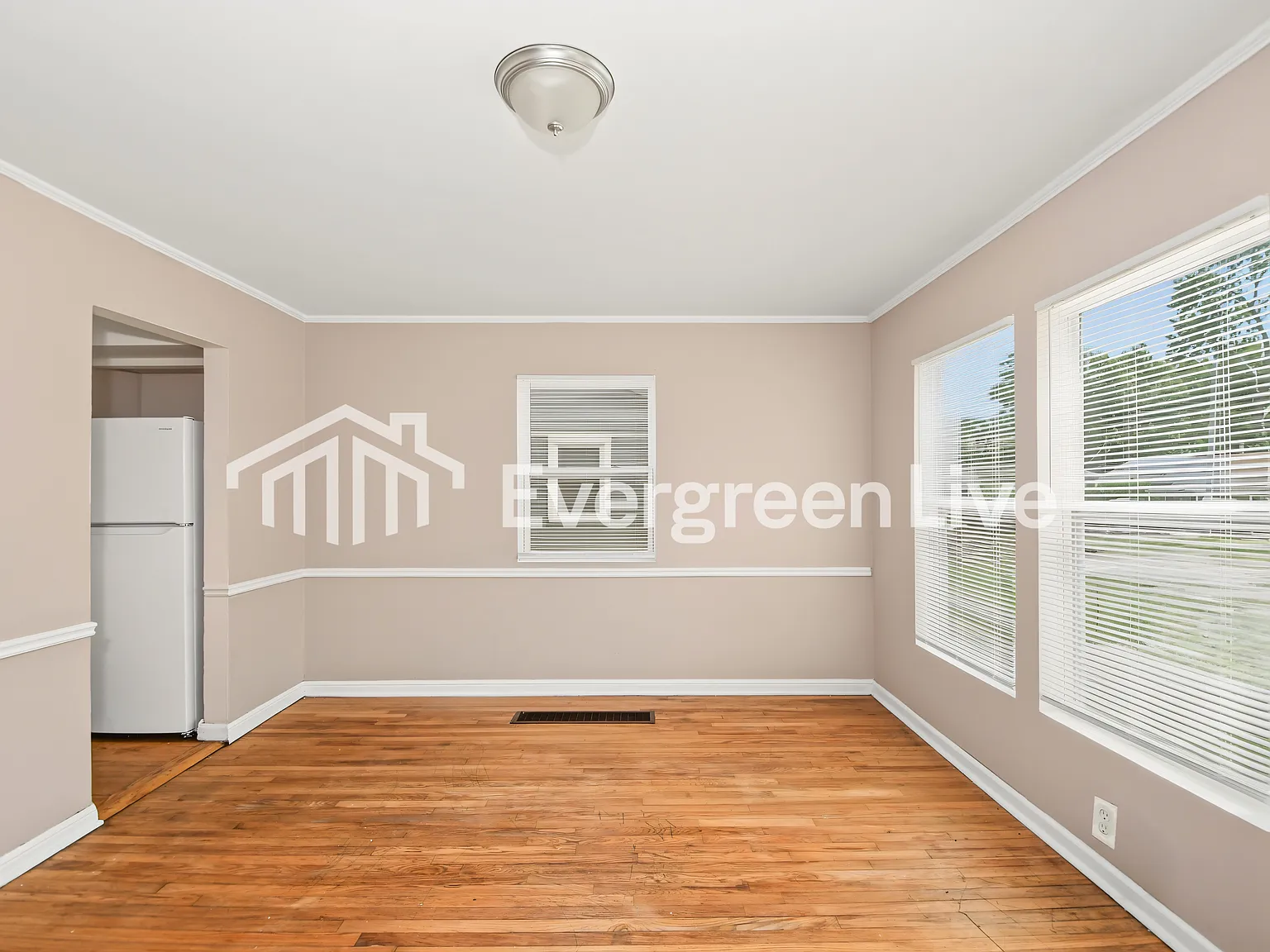 3 bed, 1.0 bath, 1184 sqft, $1,395 — Photo 3