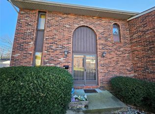 1229 N 17th St APT 9, Belleville, IL 62226