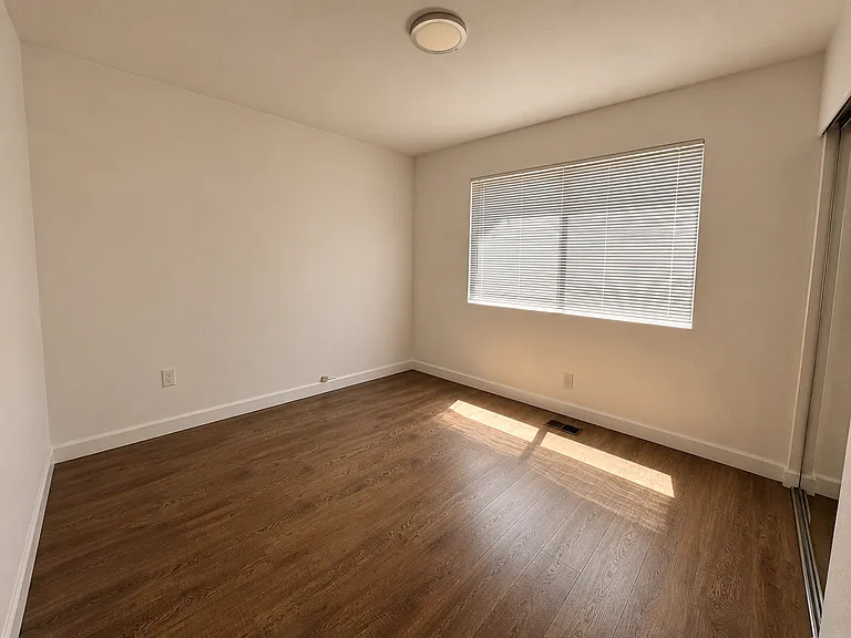 270 McDuff Ave — Photo 15