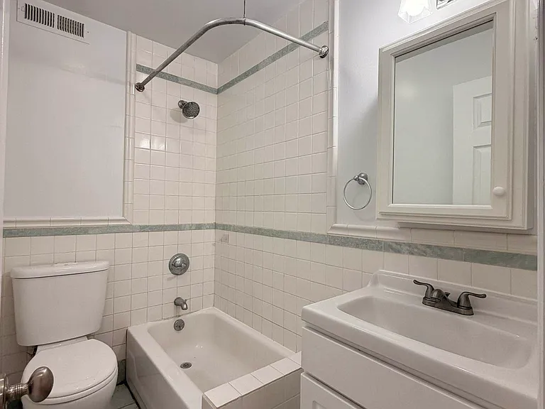 11880 Metropolitan Ave #4EE — Photo 10