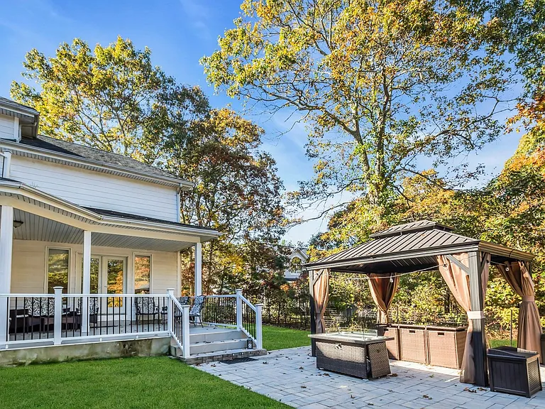 10 Bay Woods Dr — Photo 22