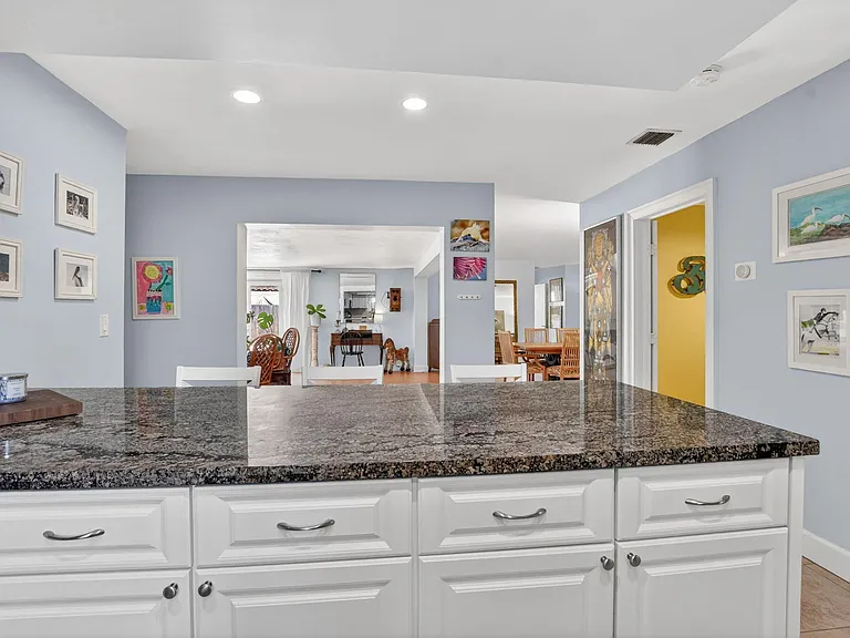 807 SW 3rd St — Photo 23
