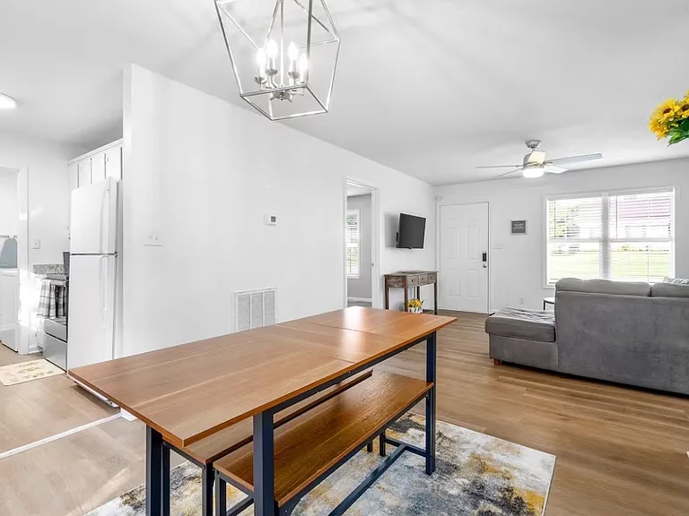 713 Princeton Cir — Photo 19