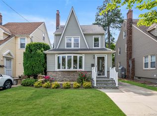 309 Marcellus Rd, Mineola, NY 11501