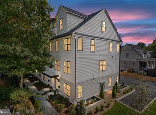 909 N Irving St, Arlington, VA 22201