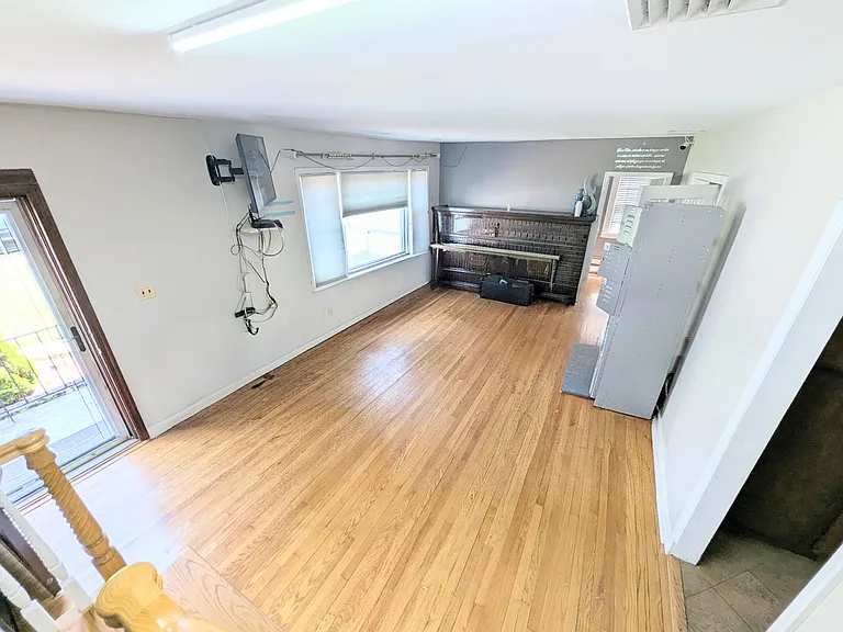 471 Franklin Ave #1 — Photo 8