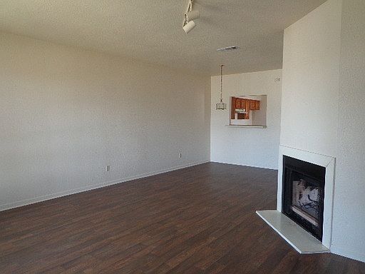 4th image of 1741 Creekview Dr