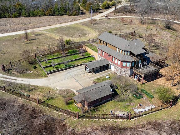 3rd image of 918 Riverbluff Rd