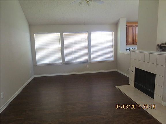 5th image of 829 Chaparral Dr