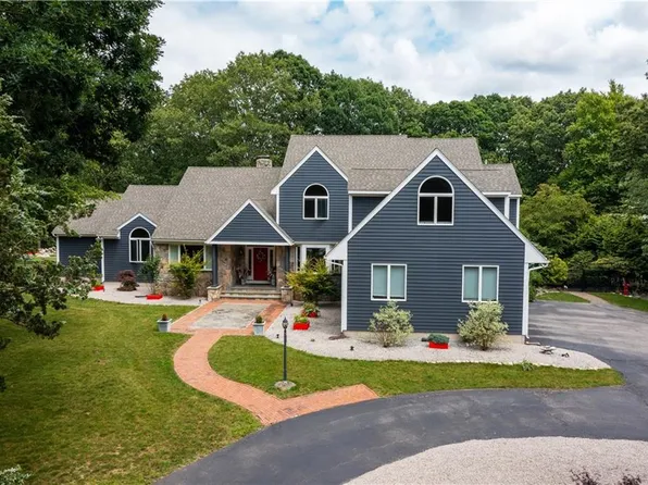 5 Sparrow Ln, East Greenwich, RI 02818