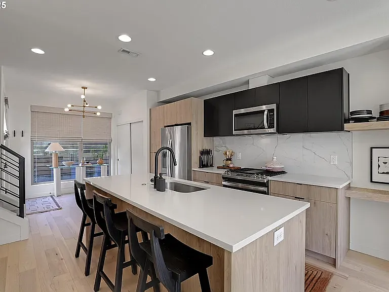 3512 N Haight Ave — Photo 10