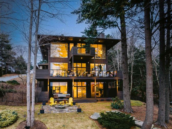 34 Cedarbank Ter, Halifax, NS B3P 2T4